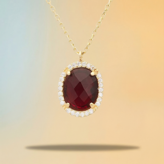 Margot – Oval Garnet Pendant Necklace in Gold