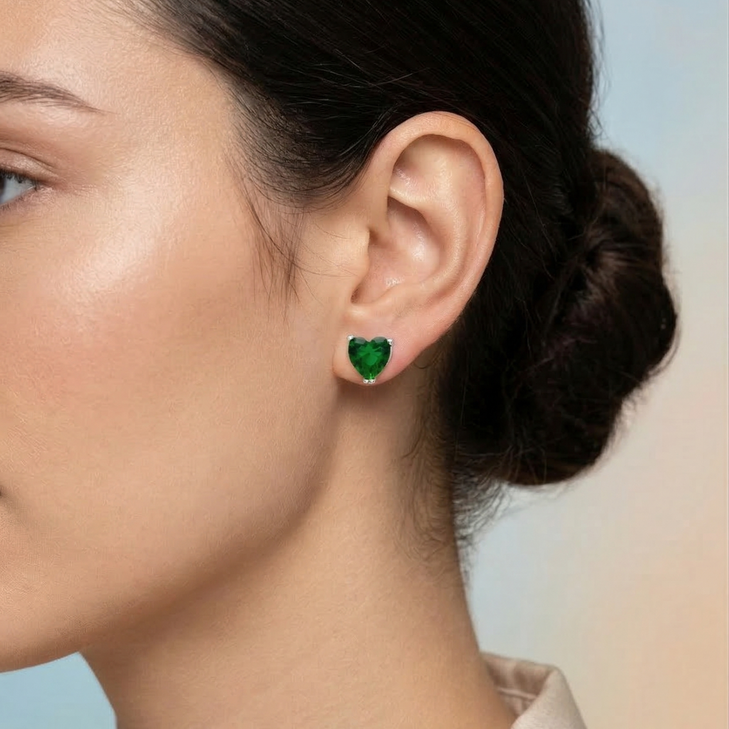 Aimée – Emerald Heart Stud Earrings in Silver
