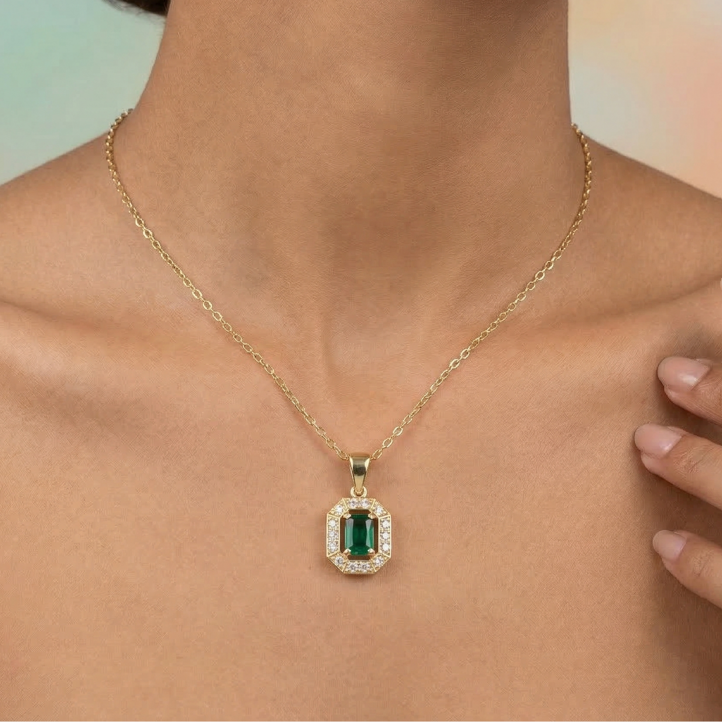 Verdaine – Emerald Gemstone Pendant Necklace in Gold