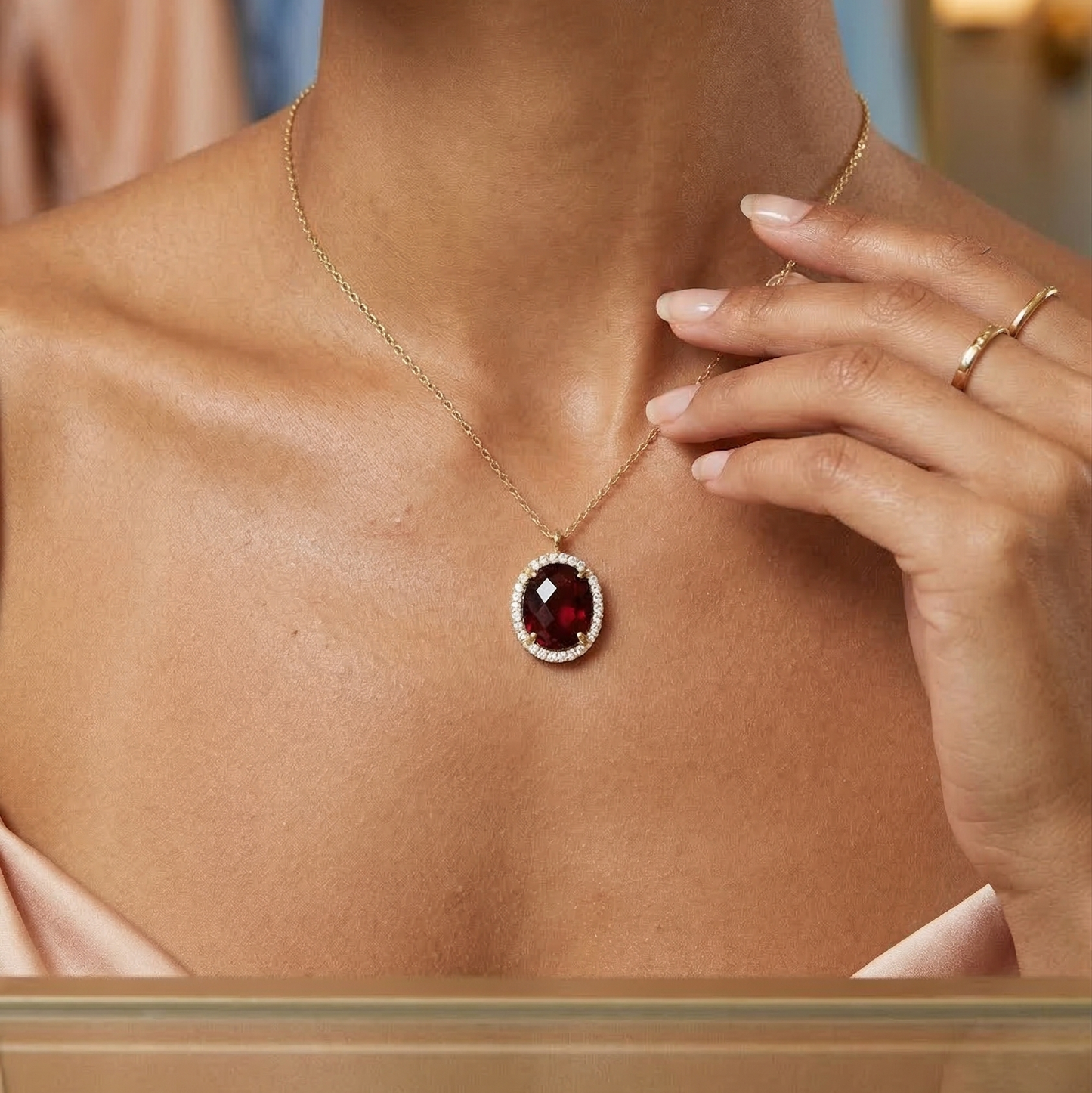 Margot – Oval Garnet Pendant Necklace in Gold