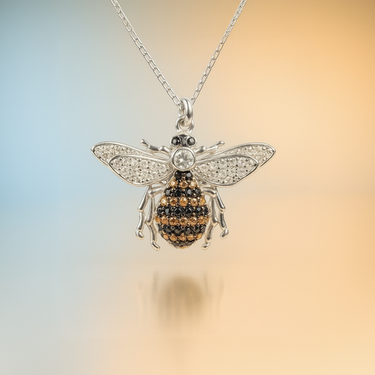 Melia – Bee Charm Necklace in Silver